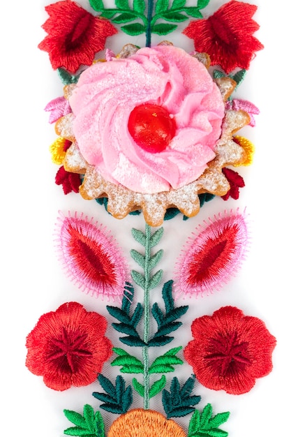 zbliżenie haftu w kwiatowy wzór